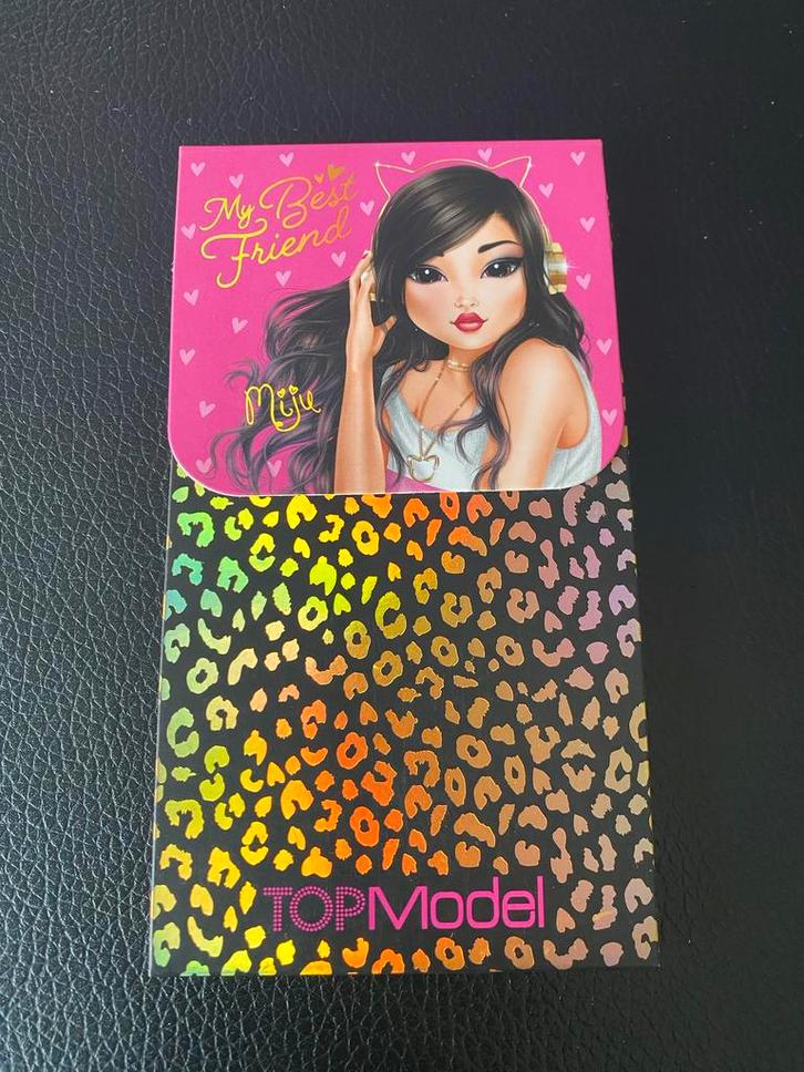 Topmodel notitieboekje met magneet, Diversen, Notitieboeken, Nieuw, Ophalen