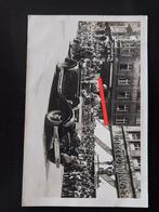 Foto in open auto van AH en BM, Ophalen of Verzenden, Foto of Poster