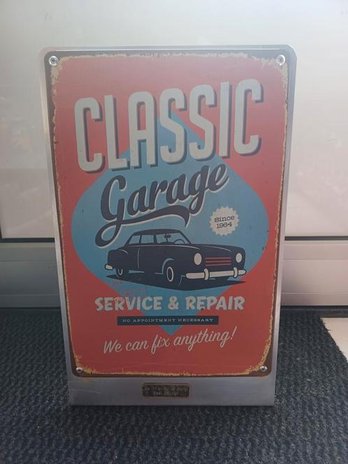 Metalen bord 3ttf editie classic garage op statief, Verzamelen, Automerken, Motoren en Formule 1, Zo goed als nieuw, Ophalen of Verzenden