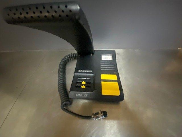 Versterkte microfoon  Sadelta Bravo Pro, Telecommunicatie, Zenders en Ontvangers, Gebruikt, Zender en Ontvanger, Ophalen