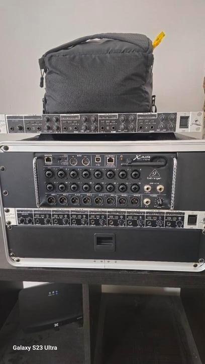 Behringer Air Xr18 /2 powerplay met hoesje + microfoon, Muziek en Instrumenten, Versterkers | Keyboard, Monitor en PA, Zo goed als nieuw