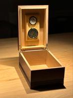 Boîte à cigares en bois avec  hygromètre (luxe), Collections, Comme neuf