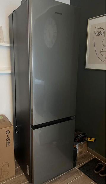 Frigo congélateur grosse capacité 390l disponible aux enchères