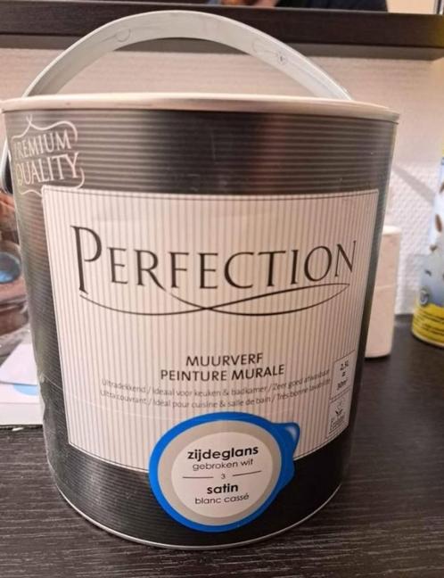 Peinture satin blanc cassé de la marque Perfection (2,5L), Doe-het-zelf en Bouw, Verf, Beits en Lak, Zo goed als nieuw, Verf, Wit