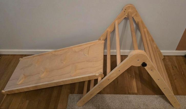 Speeldriehoek Mooiys met glijbaan en klimrek, Enfants & Bébés, Jouets | Jouets en bois, Enlèvement