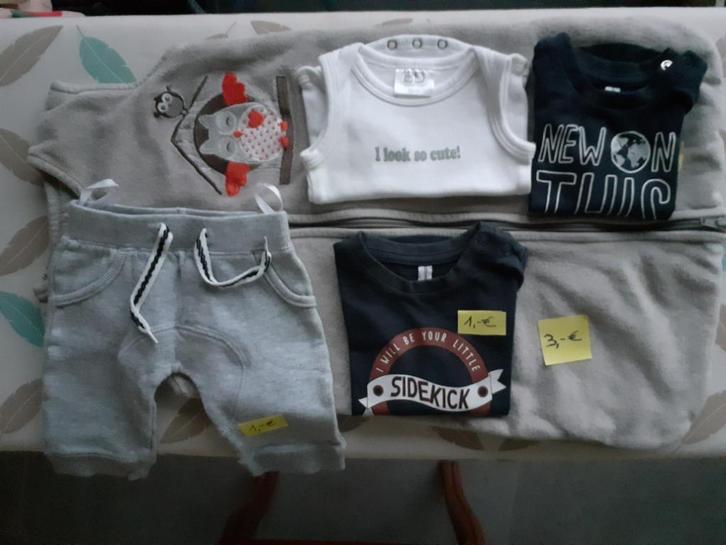 Slaapzak, 1 body, 2 t-shirts en 1 broekje maat 50- 56, Kinderen en Baby's, Babykleding | Maat 50, Zo goed als nieuw, Jongetje of Meisje
