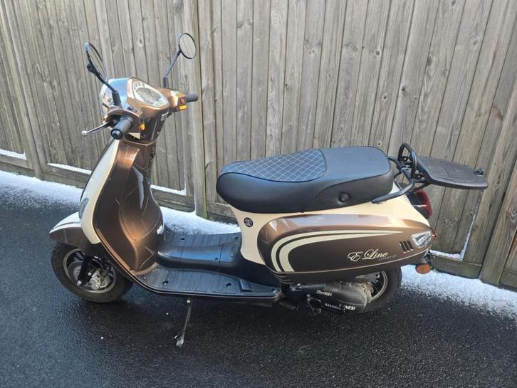 Scooter / brommer B-klasse Venesi Malou, Fietsen en Brommers, Snorfietsen en Snorscooters, Zo goed als nieuw, Overige merken, Tweetakt