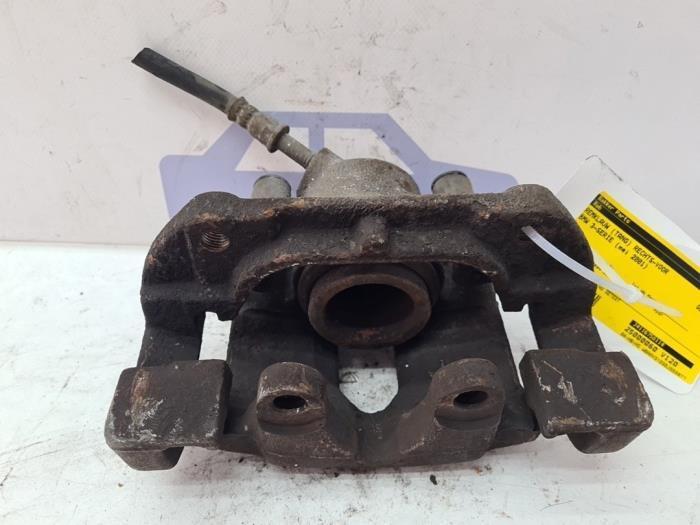 Remklauw (Tang) rechts-voor van een BMW 3-Serie, Auto-onderdelen, Remmen en Aandrijving, BMW, Gebruikt, 3 maanden garantie