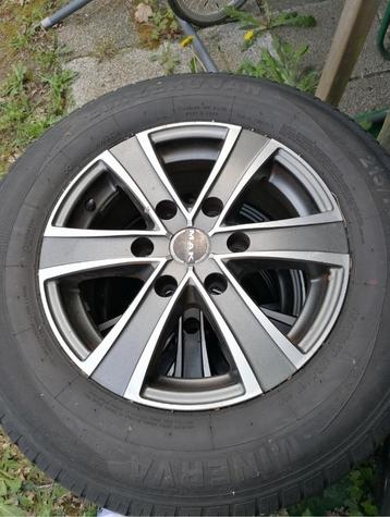 Banden op velg voor Hyundai H1 beschikbaar voor biedingen
