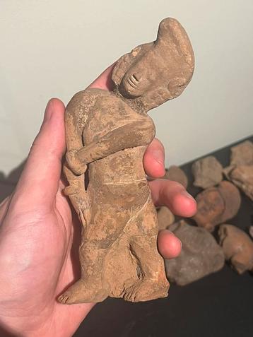 Collectie Majapahit terracotta figuren (14 stuks) beschikbaar voor biedingen