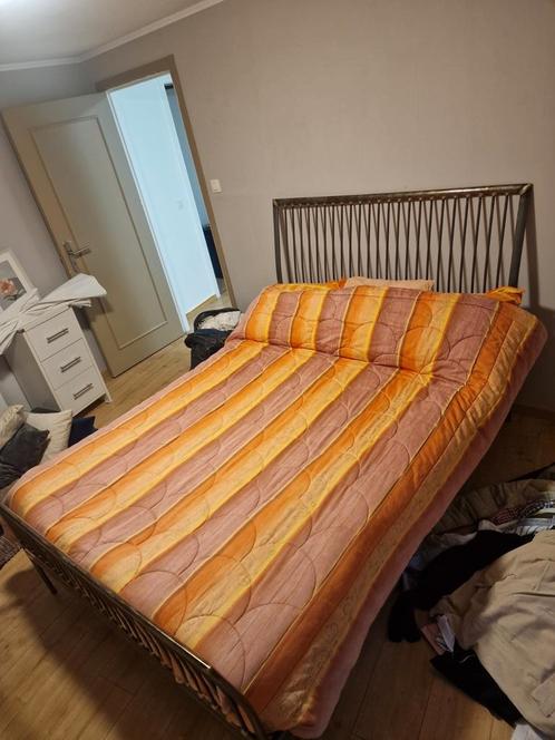 Zéér sterk bed gemaakt uit metaal incl matras te koop!, Huis en Inrichting, Slaapkamer | Bedden, Zo goed als nieuw, Metaal, Ophalen of Verzenden