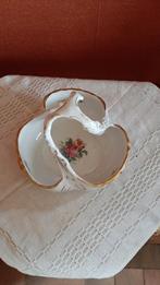 Joli plat en porcelaine avec 3 anses torsadées, Ophalen of Verzenden