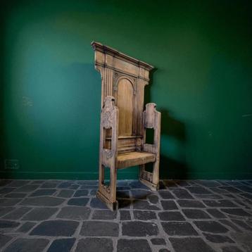 kerkstoel beschikbaar voor biedingen