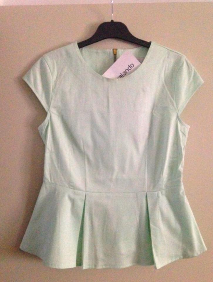 Beautiful cotton peplum blouse with zipper (size S/M) NEW, Kleding | Dames, Blouses en Tunieken, Nieuw, Maat 36 (S), Groen, Ophalen of Verzenden