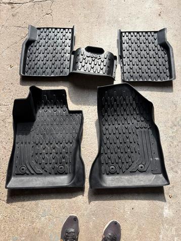 Tapis de sol et de coffre d’origine Jeep Compass beschikbaar voor biedingen