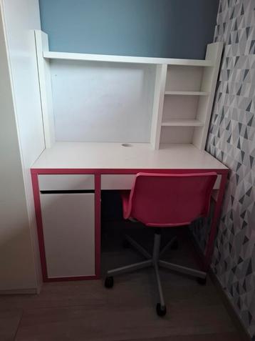 IKEA bureau MICKE disponible aux enchères