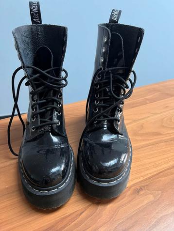 Cuir verni Dr.Martens 38 disponible aux enchères