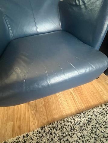 2 blauwe lederen stoelen beschikbaar voor biedingen