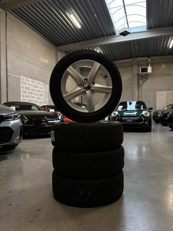 4 jantes Volkswagen d’origine avec 4 pneus (pneus hiver) beschikbaar voor biedingen