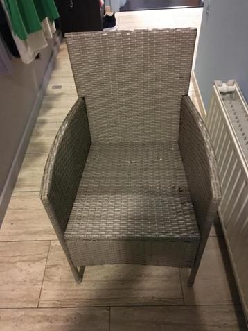 4 stoelen beschikbaar voor biedingen