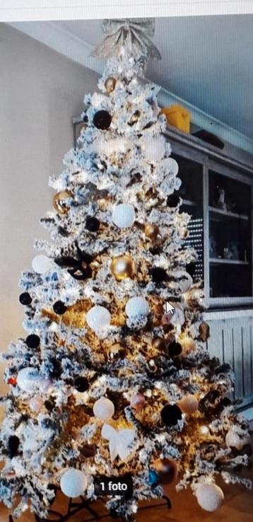Kerstboom 210 cm. beschikbaar voor biedingen
