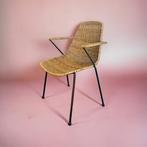 Vintage rieten stoel met zwart stalen frame en armleuning, Ophalen of Verzenden