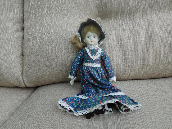 Deux poupées en porcelaine, Collections, Poupées, Utilisé, Poupée, Enlèvement ou Envoi