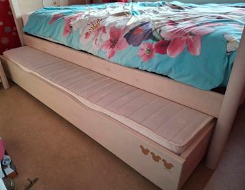 Complete kinderkamer v marlip small world disney ( lifetime) beschikbaar voor biedingen