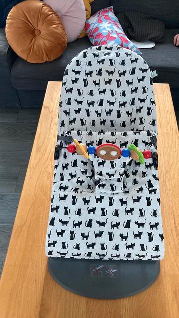 Wipper BabyBjorn met trixie hoes en houten speeltje beschikbaar voor biedingen