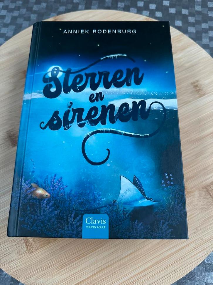 Anniek Rodenburg - Sterren en sirenen, Boeken, Kinderboeken | Jeugd | 13 jaar en ouder, Nieuw, Ophalen of Verzenden