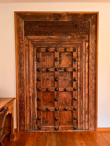 Antiek Indische poort van teakhout met scharnieren en kozijn beschikbaar voor biedingen