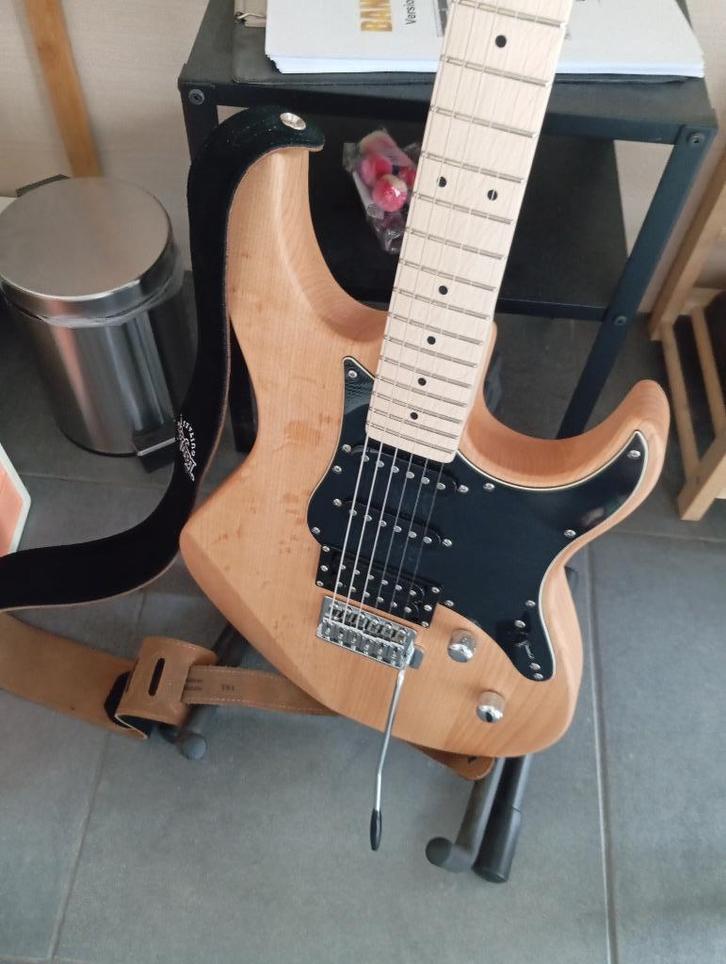 Yamaha Pacifica + soft case NEW!!!, Musique & Instruments, Instruments à corde | Guitares | Électriques, Neuf, Solid body, Autres marques