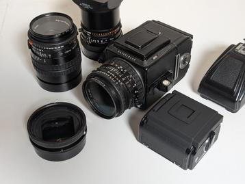 Hasselblad 501C set (incl 3 lenzen, 2 achterwanden, prisma) beschikbaar voor biedingen