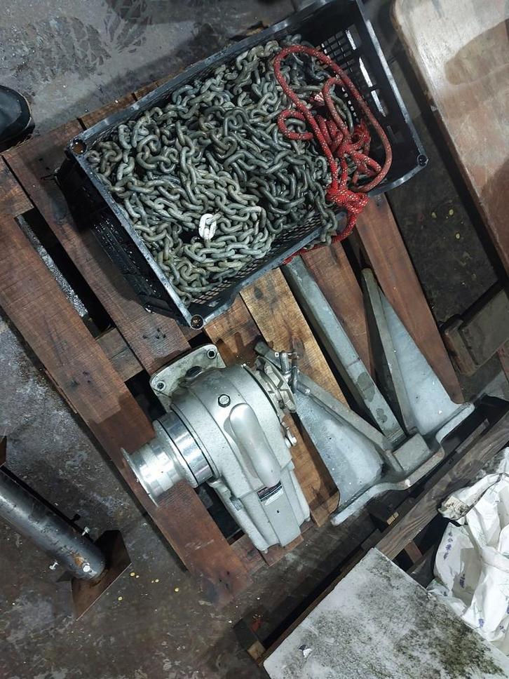 zeer veel boot onderdelen ankerlieren stoelen biminitops etc, Watersport en Boten, Bootonderdelen, Zo goed als nieuw, Zeilboot