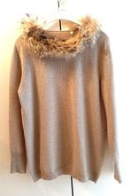 Te koop: Mooie beige pull met glitter en pelsen kraag., Enlèvement, Comme neuf, Taille 42/44 (L), Beige