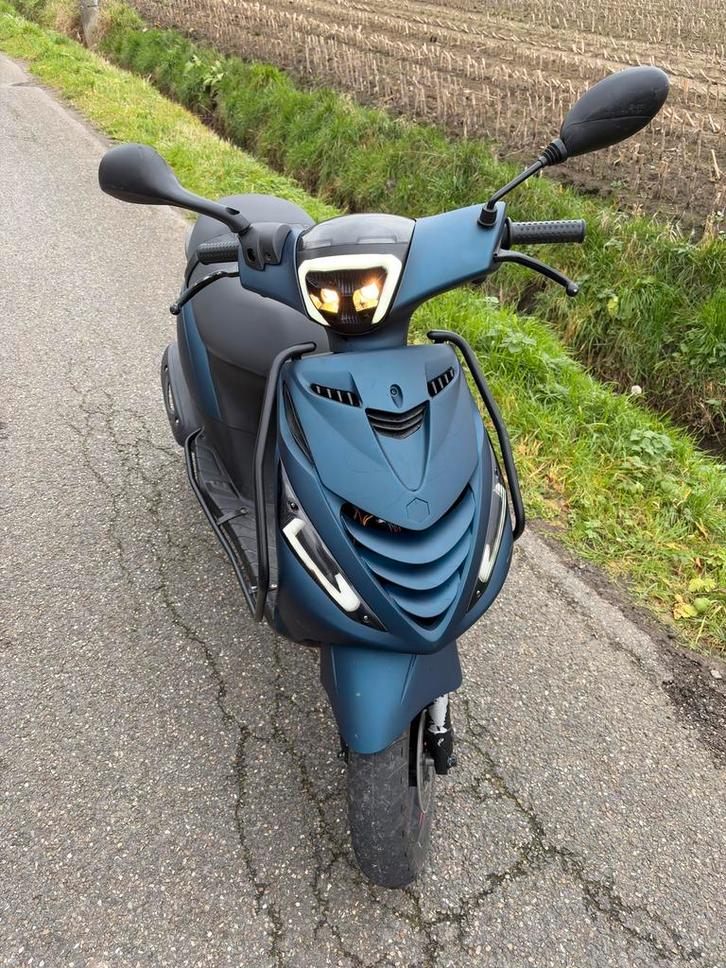 Piaggio zip 4takt 50cc, Fietsen en Brommers, Scooters | Piaggio, Zo goed als nieuw, Zip, Klasse A (25 km/u), Ophalen of Verzenden