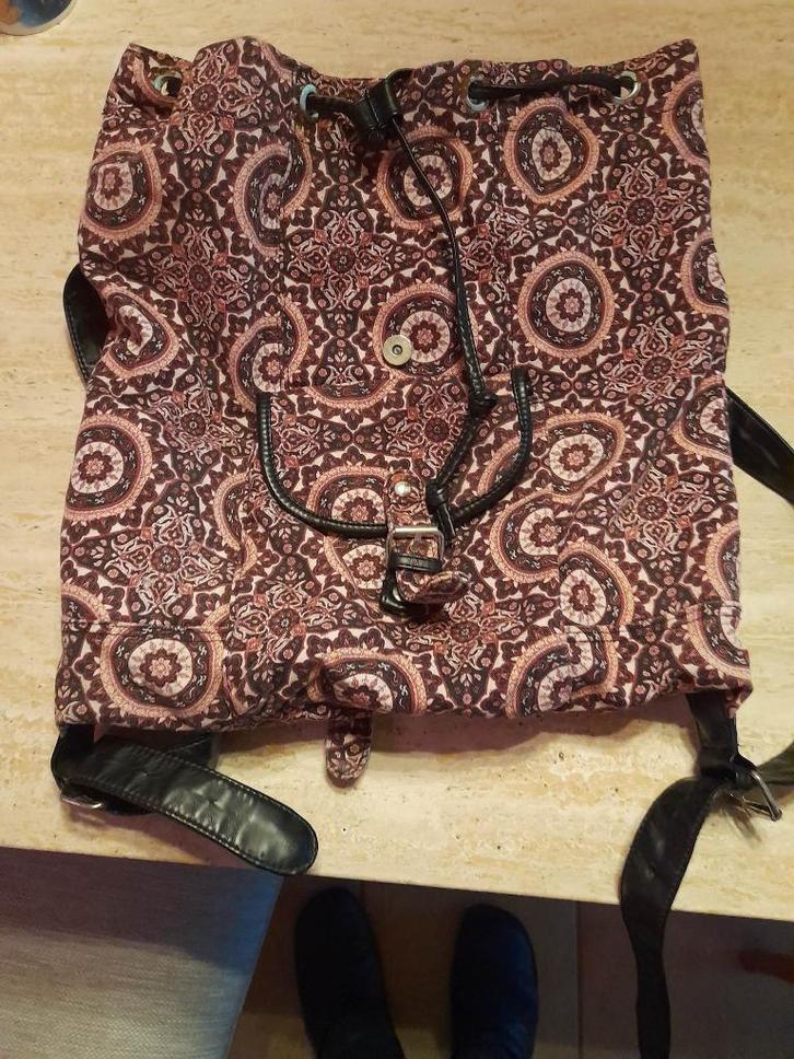 Sac à dos de Accessoires Sacs Clockhouse, Bijoux, Sacs & Beauté, Sacs | Sacs à dos, Neuf, Autres marques, 25 à 40 cm, 30 à 45 cm