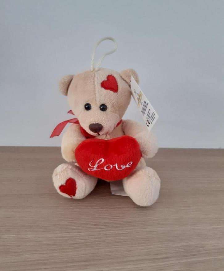 Een leuk klein beertje 'Love' (15cm), Kinderen en Baby's, Speelgoed | Knuffels en Pluche, Zo goed als nieuw, Ophalen of Verzenden