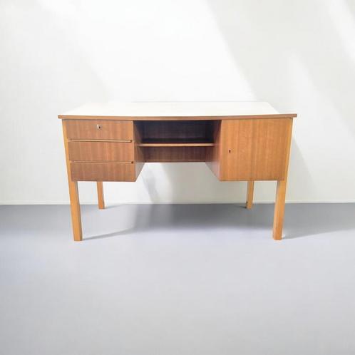 vintage houten bureau / desk, Antiek en Kunst, Antiek | Meubels | Tafels, Ophalen of Verzenden