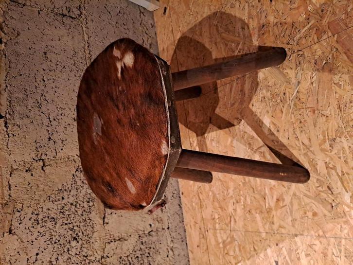 Tabouret en bois avec assise en peau, Huis en Inrichting, Krukjes, Hout, Ophalen of Verzenden