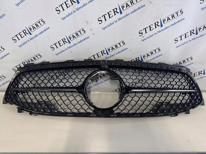 Calandre d'un Mercedes CLA (9040), Autos : Pièces & Accessoires, Carrosserie & Tôlerie, Mercedes-Benz, Utilisé, 3 mois de garantie
