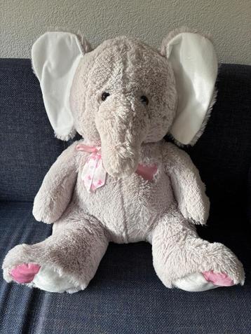 Grote knuffel olifant grijs met wit roze accenten  beschikbaar voor biedingen