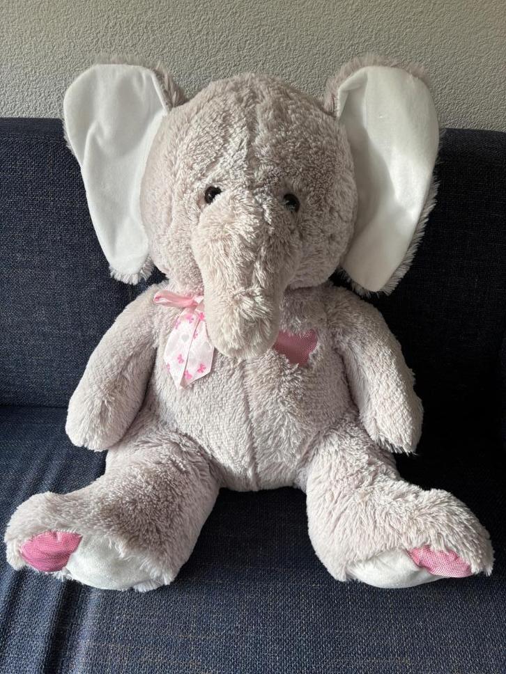 Grote knuffel olifant grijs met wit roze accenten, Kinderen en Baby's, Speelgoed | Knuffels en Pluche, Zo goed als nieuw, Olifant