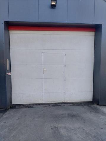 Garage poort met deur  beschikbaar voor biedingen