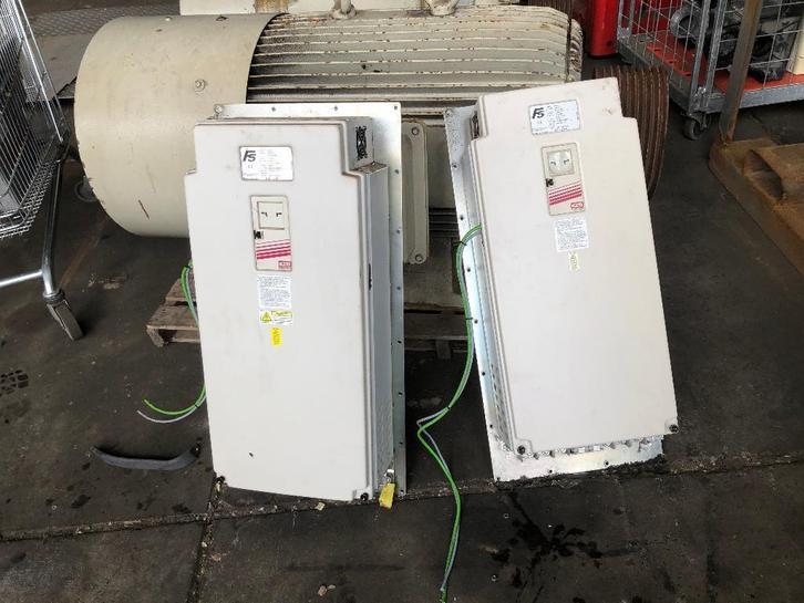 :2 x KEB Combivert F5 28EBU-Y10H 256kVA 200kW 400V 304A, Hobby en Vrije tijd, Elektronica-componenten, Gebruikt, Ophalen