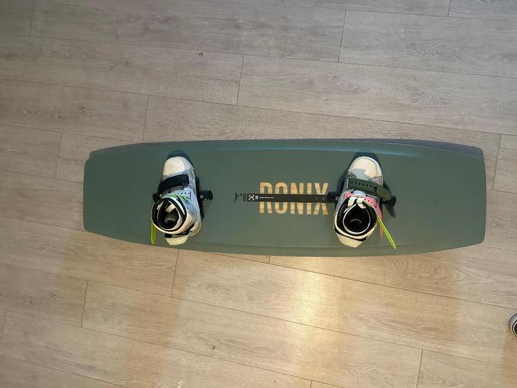 Wakeboards + Bindingen + Accessoires – Slingshot & Ronix, Watersport en Boten, Wakeboarden, Gebruikt, Board en Schoenen, Ophalen