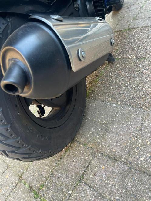 Sm06 uitlaat, Fietsen en Brommers, Brommeronderdelen | Scooters, Zo goed als nieuw, Piaggio, Uitlaat, Verzenden