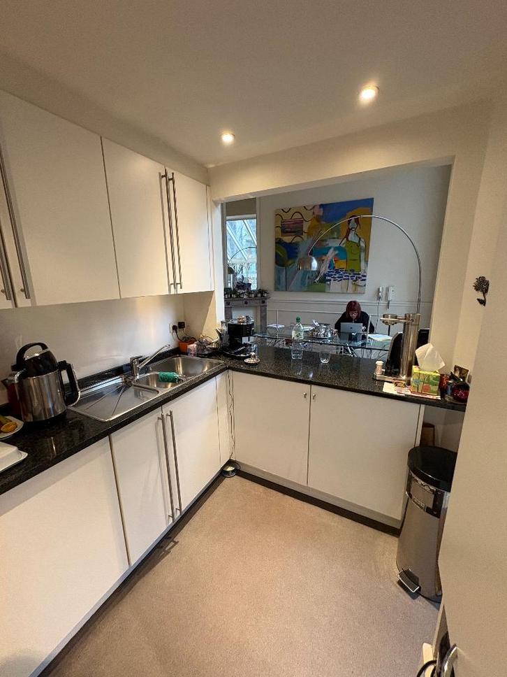 Cuisine bon état, Maison & Meubles, Cuisine | Cuisines complètes, Utilisé, Cuisine d'angle, Blanc, Autres matériaux, Avec îlot