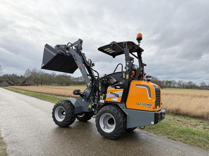 Giant G2300 X-TRA HD minishovel / shovel (met pro-inching), Articles professionnels, Machines & Construction | Grues & Excavatrices