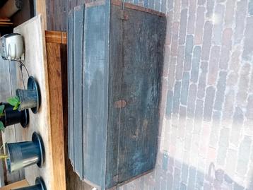 Houten kist. beschikbaar voor biedingen